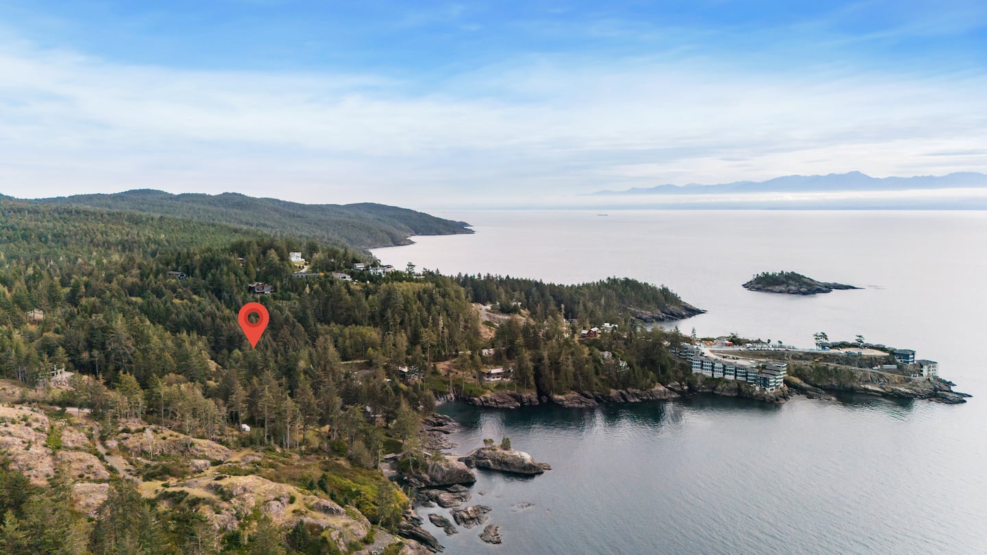 West Coast Retreat w Hot Tub! — photo 18