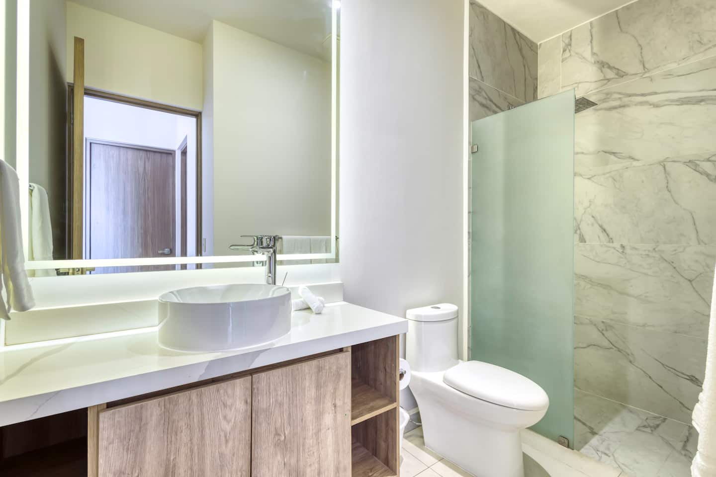 Iconic Arch Views | Modern Design — photo 17