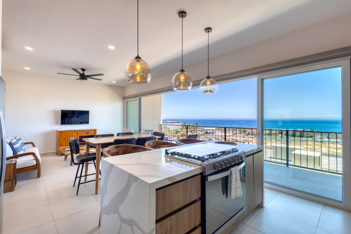 Iconic Arch Views | Modern Design — photo 7