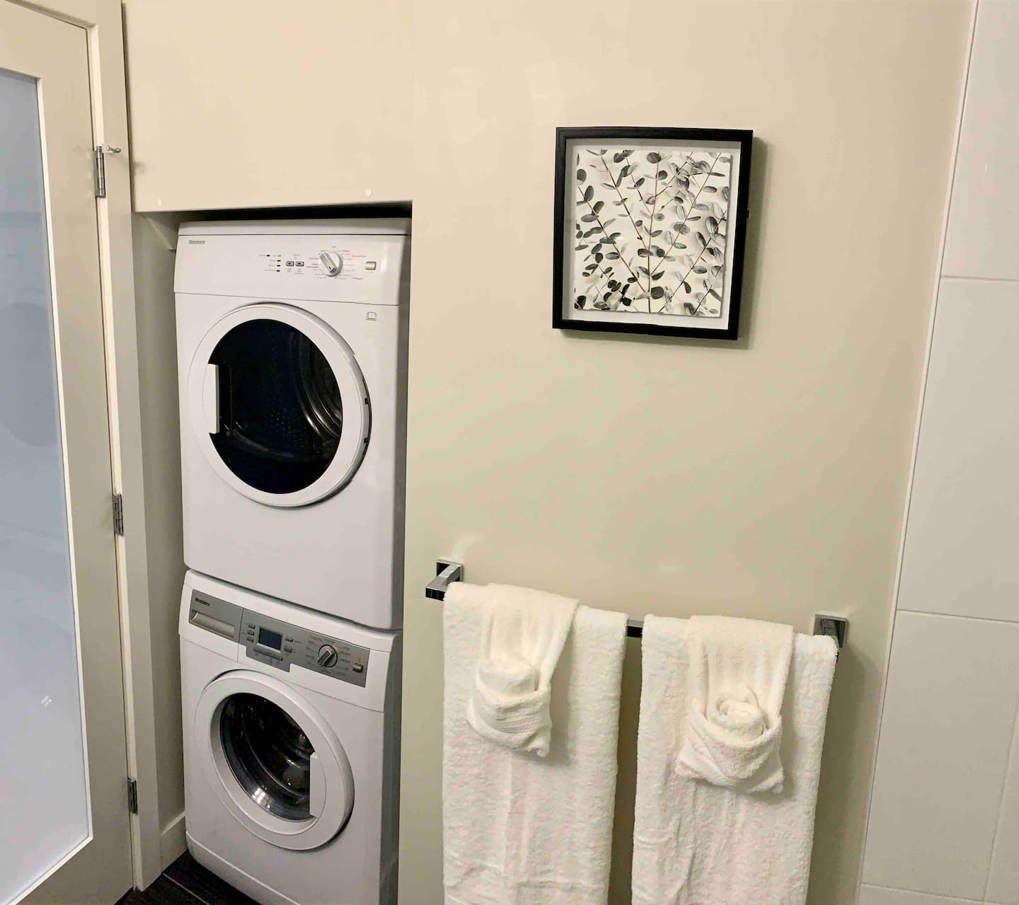 Vibrant Victoria: 1BR Condo in Downtown Hub — photo 11