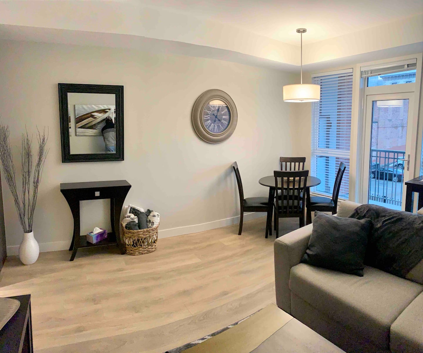 Vibrant Victoria: 1BR Condo in Downtown Hub — photo 5