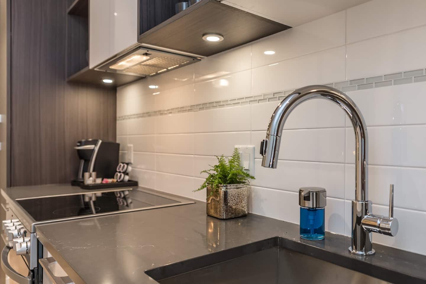Vibrant Victoria: 1BR Condo in Downtown Hub — photo 9