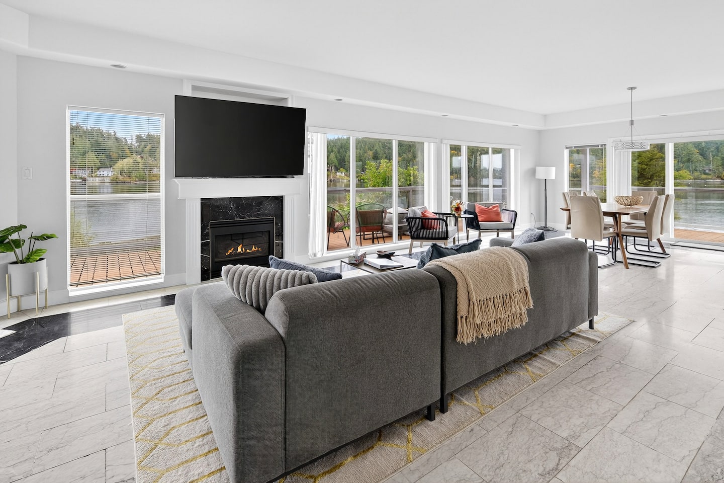 Victoria's Sea-Cret Stunning Oceanfront Home — photo 2