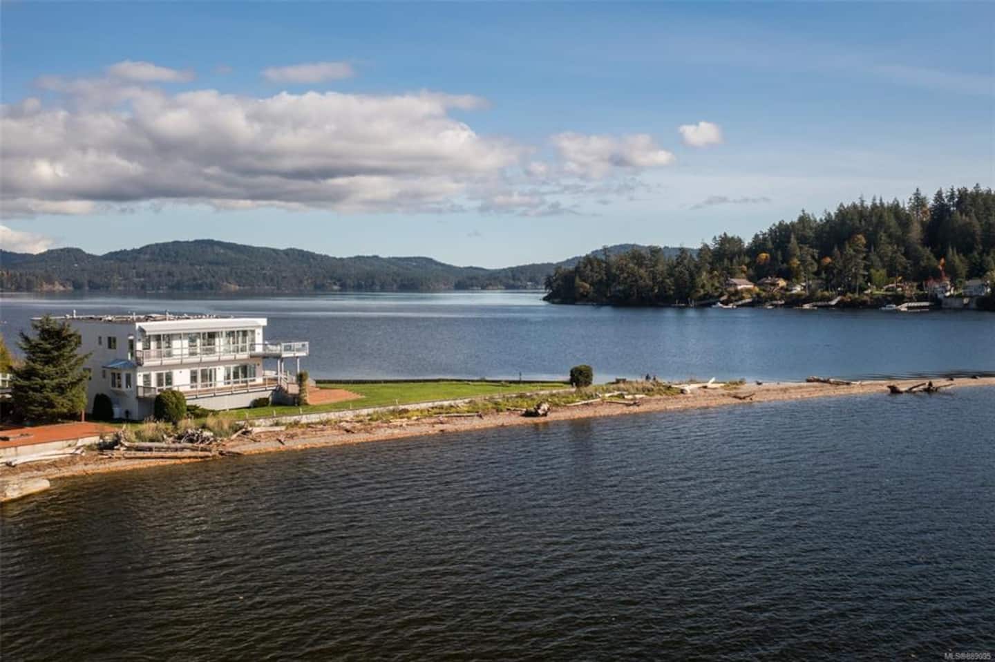 Victoria's Sea-Cret Stunning Oceanfront Home — photo 3
