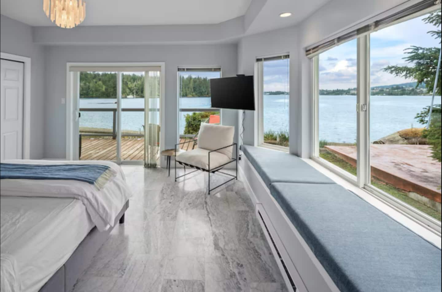 Victoria's Sea-Cret Stunning Oceanfront Home — photo 32