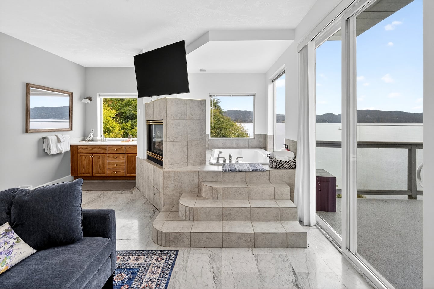 Victoria's Sea-Cret Stunning Oceanfront Home — photo 36