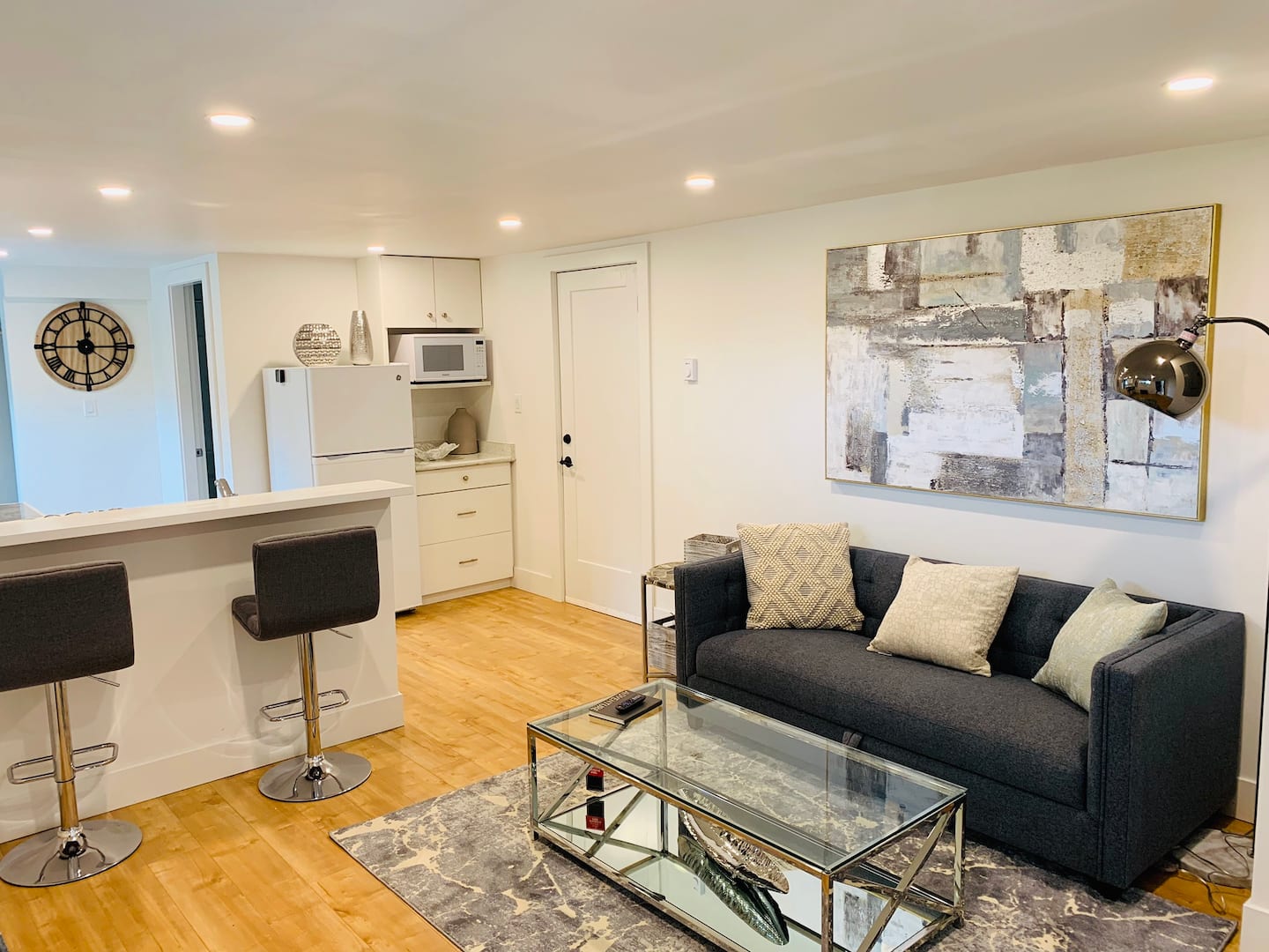 Cozy Private 1 Bedroom (YYJ) Suite — photo 3