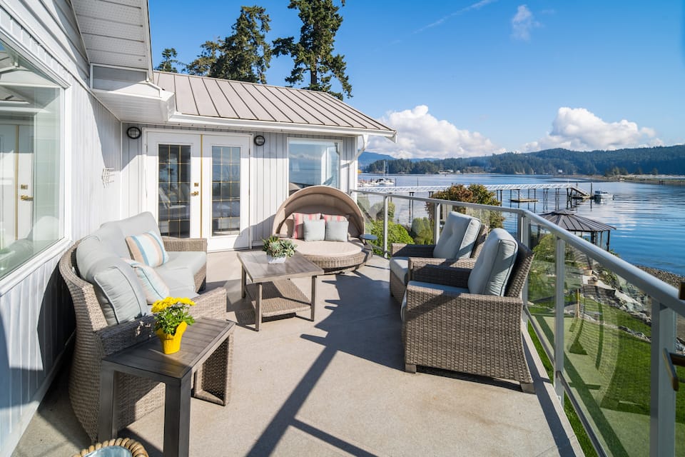 Beachfront, Hot Tub, King Beds.