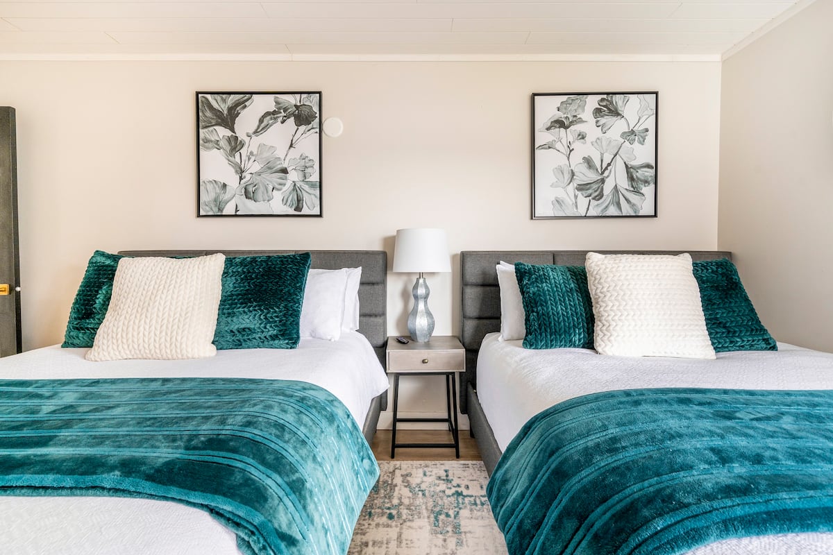 Beachfront, Hot Tub, King Beds. — photo 16